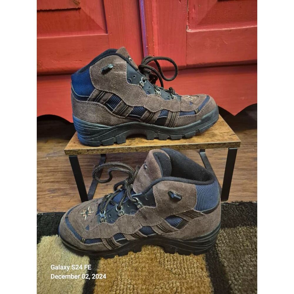 Nevados 5.5 Womans Navy Brown Hiking Boots Embroidered Southern American